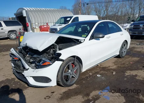 2017 Mercedes-Benz C 300 Sport 4Matic z USA, uszkodzony, nr VIN WDDWF4KB5HR217085